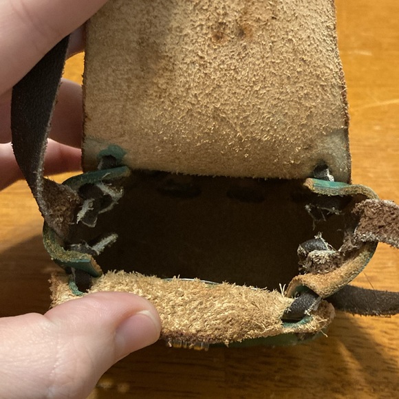 Vintage Mexico Mini Tooled Leather Coin Purse Floral Green Small Handbag Strap - Picture 9 of 10